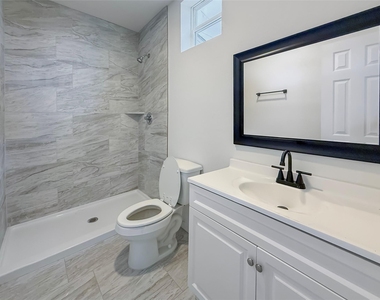 6707 Avenue F - Photo Thumbnail 11