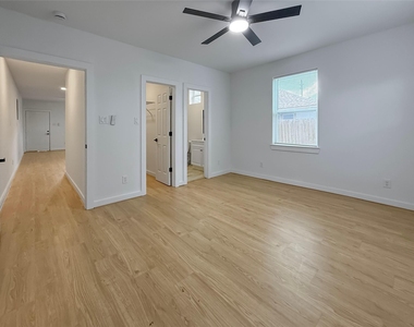 6707 Avenue F - Photo Thumbnail 8