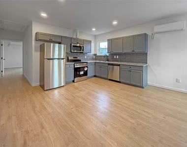 6707 Avenue F - Photo Thumbnail 4