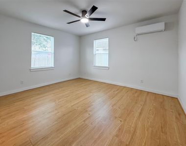 6707 Avenue F - Photo Thumbnail 7