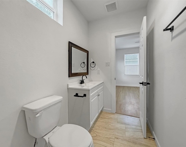 6707 Avenue F - Photo Thumbnail 12
