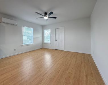 6707 Avenue F - Photo Thumbnail 5