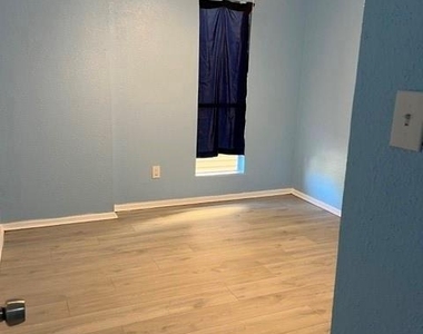8405 Wilcrest Drive - Photo Thumbnail 9