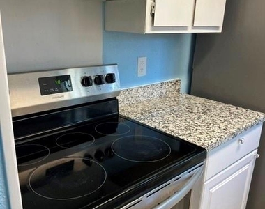 8405 Wilcrest Drive - Photo Thumbnail 13