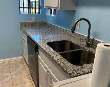 8405 Wilcrest Drive - Photo Thumbnail 14