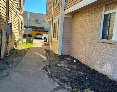 8405 Wilcrest Drive - Photo Thumbnail 15