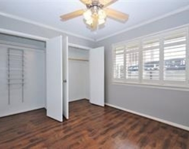 6433 Bayou Glen Road - Photo Thumbnail 3