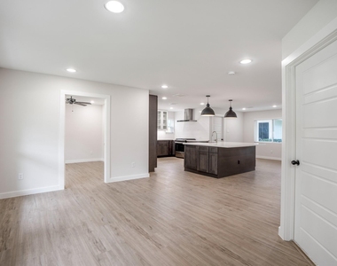 710 Thornwood - Photo Thumbnail 4
