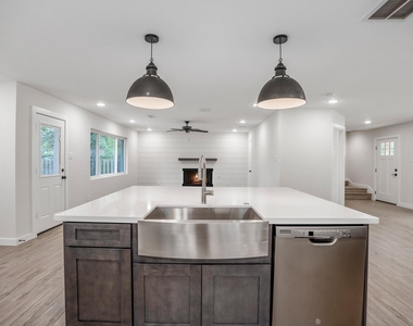 710 Thornwood - Photo Thumbnail 12