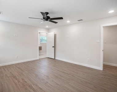 710 Thornwood - Photo Thumbnail 20