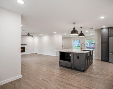 710 Thornwood - Photo Thumbnail 14
