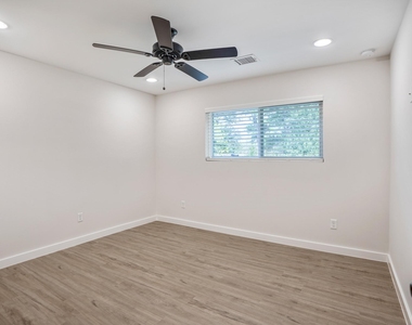 710 Thornwood - Photo Thumbnail 28
