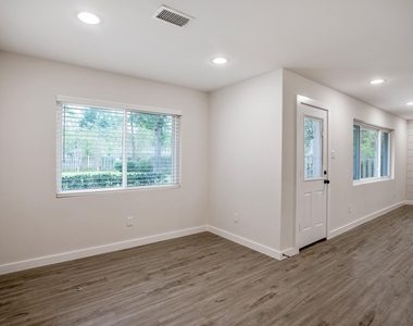 710 Thornwood - Photo Thumbnail 15