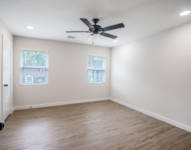 710 Thornwood - Photo Thumbnail 26