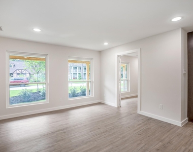 710 Thornwood - Photo Thumbnail 5