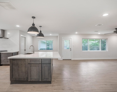 710 Thornwood - Photo Thumbnail 7