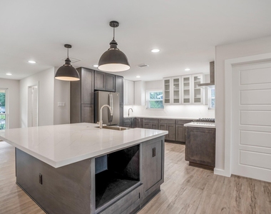 710 Thornwood - Photo Thumbnail 13