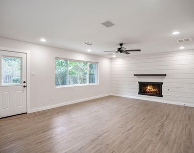 710 Thornwood - Photo Thumbnail 16