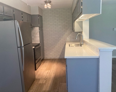 415 Cole Street - Photo Thumbnail 3