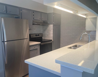 415 Cole Street - Photo Thumbnail 4