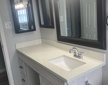 415 Cole Street - Photo Thumbnail 9