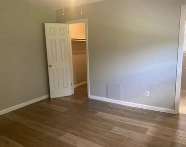 415 Cole Street - Photo Thumbnail 13