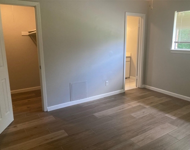 415 Cole Street - Photo Thumbnail 12