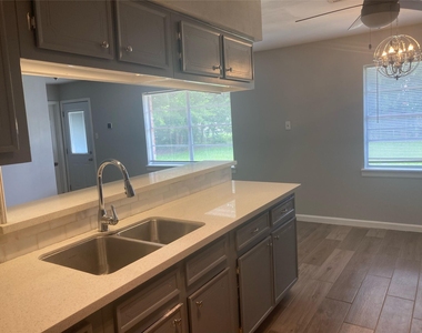 415 Cole Street - Photo Thumbnail 5