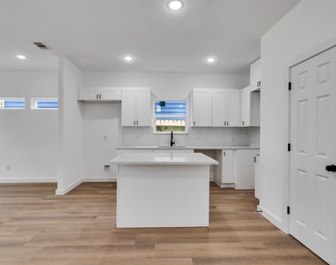 8102 Crestview Unit A Drive - Photo Thumbnail 6