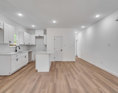 8102 Crestview Unit A Drive - Photo Thumbnail 3