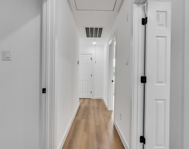 8102 Crestview Unit A Drive - Photo Thumbnail 18
