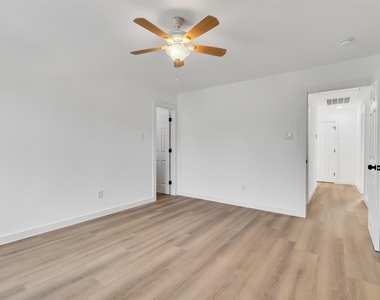 8102 Crestview Unit A Drive - Photo Thumbnail 23