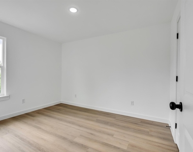 8102 Crestview Unit A Drive - Photo Thumbnail 25