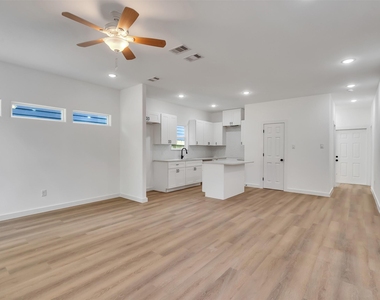 8102 Crestview Unit A Drive - Photo Thumbnail 2