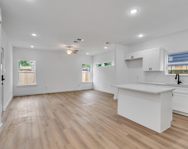 8102 Crestview Unit A Drive - Photo Thumbnail 7