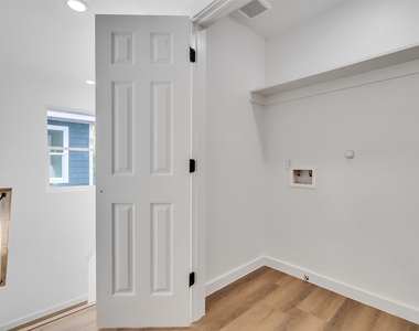 8102 Crestview Unit A Drive - Photo Thumbnail 16