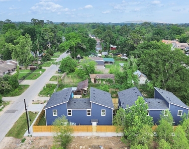 8102 Crestview Unit A Drive - Photo Thumbnail 1