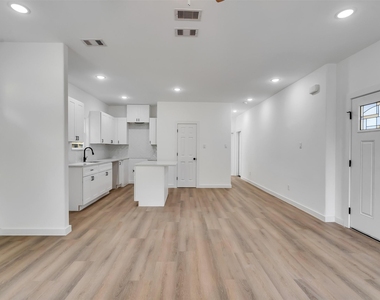 8102 Crestview Unit A Drive - Photo Thumbnail 10