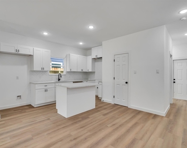 8102 Crestview Unit A Drive - Photo Thumbnail 5