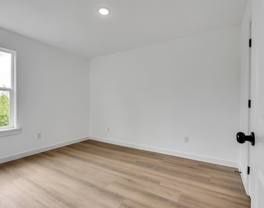 8102 Crestview Unit A Drive - Photo Thumbnail 20