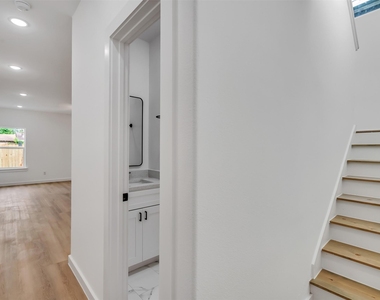 8102 Crestview Unit A Drive - Photo Thumbnail 13