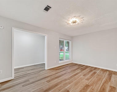 25503 Foxbriar Lane - Photo Thumbnail 7