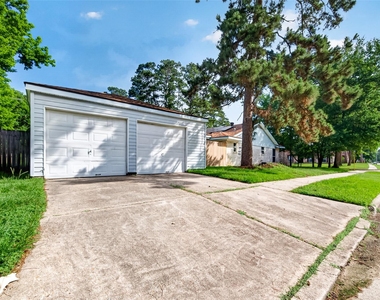 25503 Foxbriar Lane - Photo Thumbnail 41