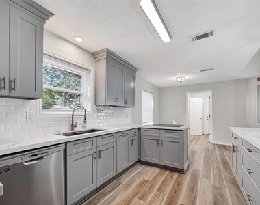 25503 Foxbriar Lane - Photo Thumbnail 4