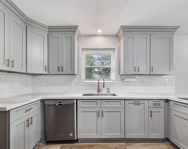 25503 Foxbriar Lane - Photo Thumbnail 3