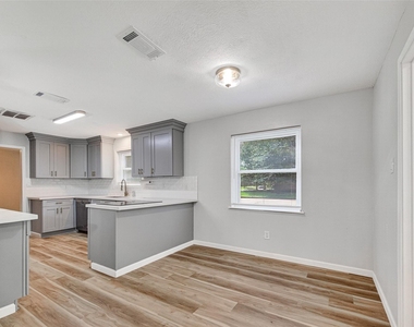 25503 Foxbriar Lane - Photo Thumbnail 14