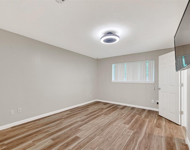 25503 Foxbriar Lane - Photo Thumbnail 31