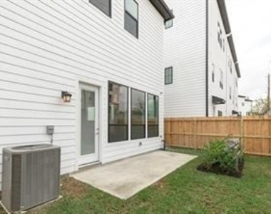 2718 Grand Fountains Drive - Photo Thumbnail 15