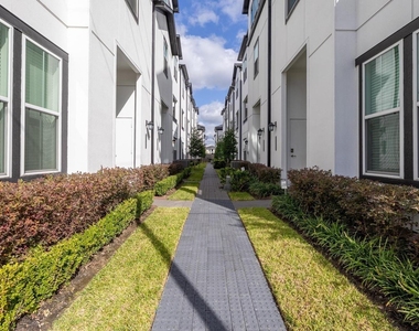 2718 Grand Fountains Drive - Photo Thumbnail 14