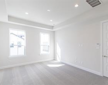 2718 Grand Fountains Drive - Photo Thumbnail 7